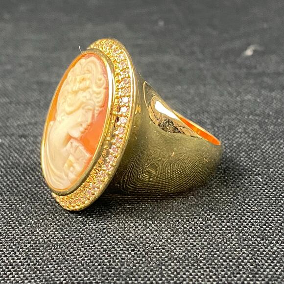 AMEDEO HAND CARVED SHELL CAMEO CHUNKY WIDE BAND GOLD TONE RING Sz 10 - Picture 6 of 8